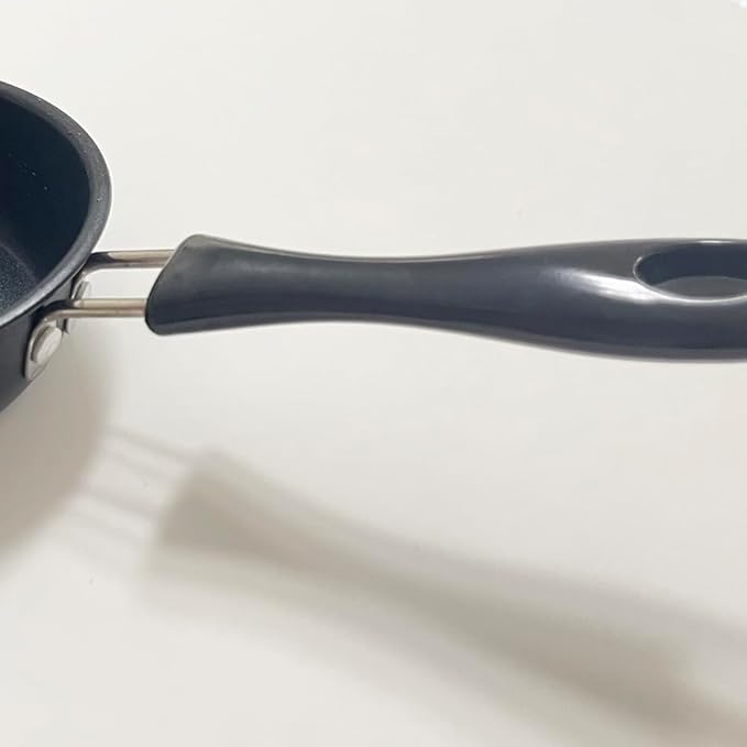 Mini Egg Frying Pan 4.7-Inch 3Pcs, Non-stick One Egg Frying Pan with Bakelite Handle, Cast-Iron Pot Designed for Eggs and Pancakes, All Stoves are Compatible - Non Toxic
