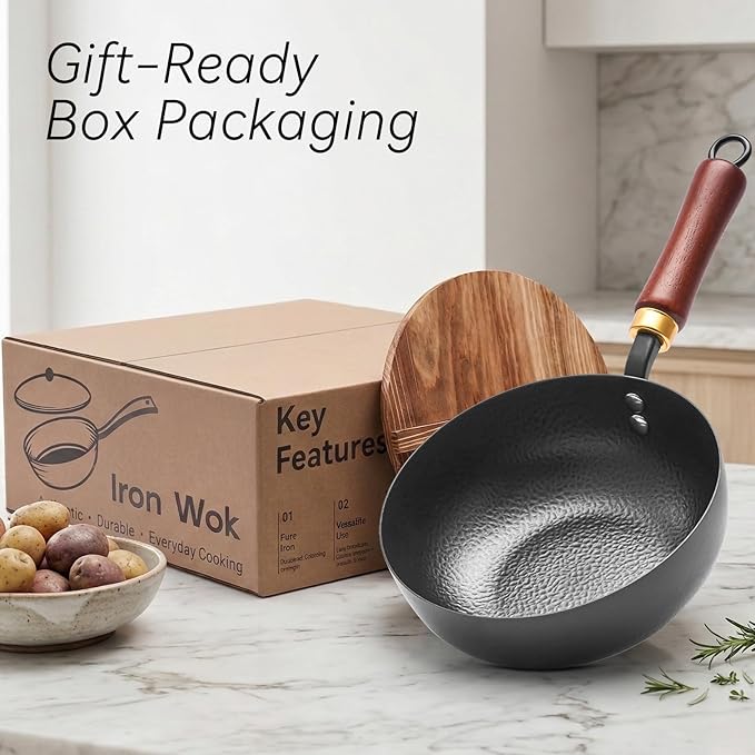 Carbon Steel Wok Pan with Wooden Lid, 7.8-Inch (1.6QT) Small Wok, Cold-Forged Flat Bottom Stir Fry Pan, Coating-Free, Induction Ready, for Eggs, Ramen, Soup & Oatmeal