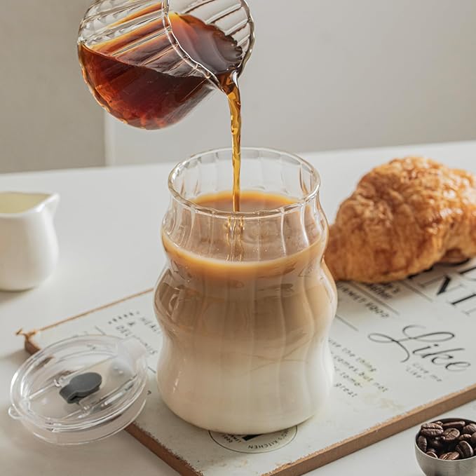 Ribbed Glass Cups with Lids and Straws – Unique Glasses for Iced Coffee, 18oz Vintage Design, Ideal Wavy Coffee Cups with Straws, Bubble Glass Aesthetic, Clear Ribbed Glasses