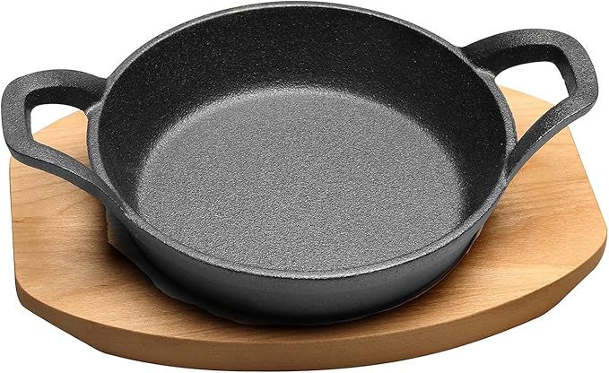 HOME DISTRICT Mini Cast Iron Skillet Set of 4 Mini Ramekins, Oven Safe, 6 Inch, 12 Oz Cast Iron Skillet Set with Wood Trivets