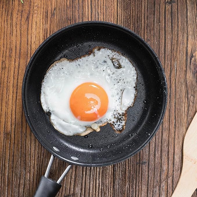4.7inch Mini Non-Tick Egg Pan, One Egg Frying Pan, Gas/Induction Compatible Small Pan with Handle for Omelet, Pancake & Camping, RV Use(COLOR:Black)