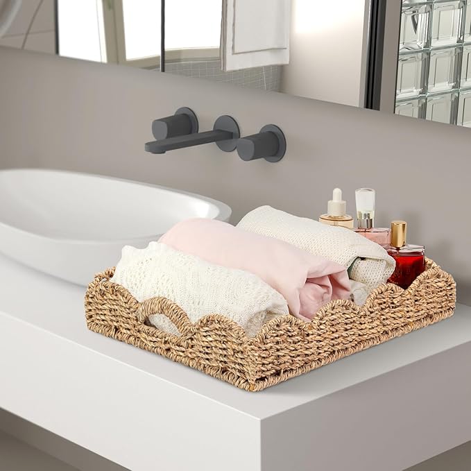 Seagrass Serving Tray with Scalloped Edge and Built-in Handles (17" x 13" x 3")