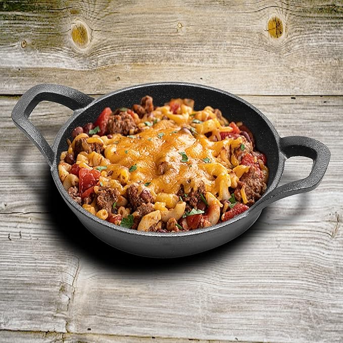 HOME DISTRICT Mini Cast Iron Skillet Set of 4 Mini Ramekins, Oven Safe, 6 Inch, 12 Oz Cast Iron Skillet Set with Wood Trivets