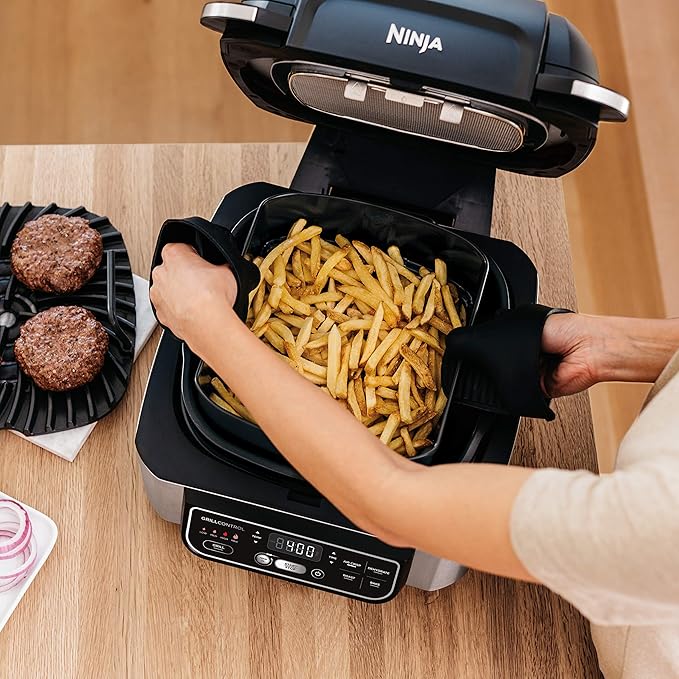 Ninja Foodi Pro 5-in-1 Indoor Integrated Smart Probe, 4-Quart Air Fryer, Roast, Bake, Dehydrate, an Cyclonic Grilling Technology, with 4 Steaks Capacity, in a Stainless Finish