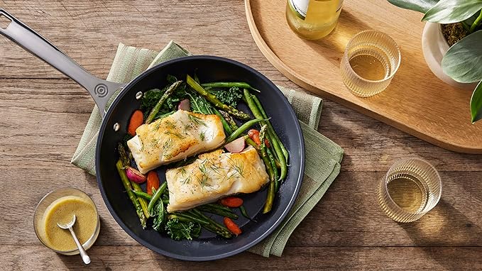 Le Creuset Essential Non-Stick Ceramic Shallow Frying Pan, 10"